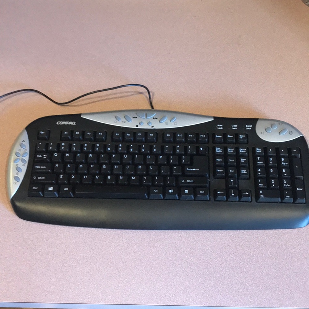 Vintage 2004-2005 Compaq/RadioShack Multimedia Keyboard